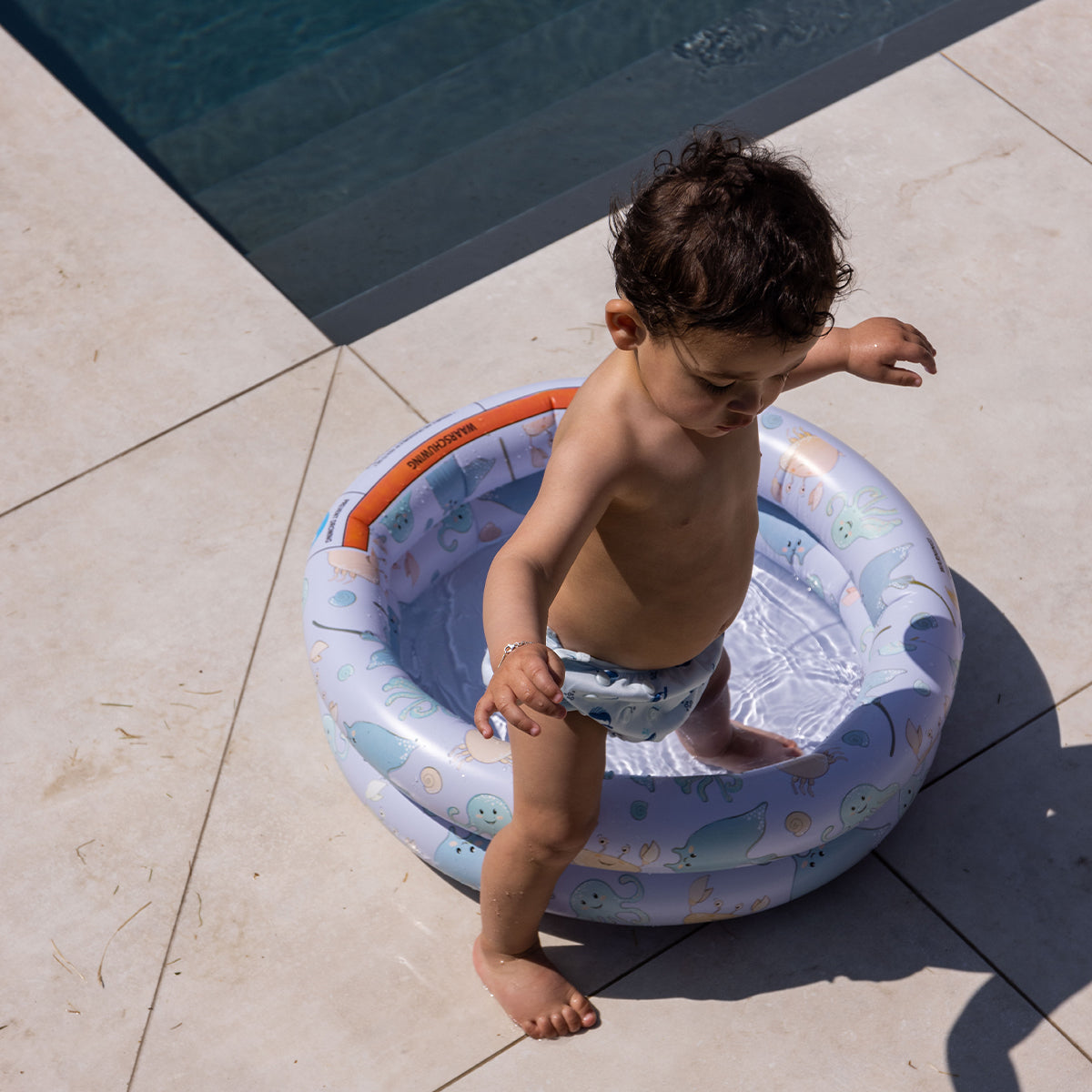 Het Swim Essentials zwembad 60 cm sea animals is het perfecte accessoire voor een warme dag. Dit leuke opblaasbare zwembadje zorgt voor lekker veel plezier en verkoeling. VanZus.
