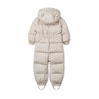 Jouw allerkleinste is klaar voor wintersport met dit te schattige sylvie baby skipak check in de kleur double dot/silver lining. Dit mooie skipak houdt je kindje lekker warm en droog. En natuurlijk ziet te kindje er ook mega schattig uit in dit baby skipak! VanZus