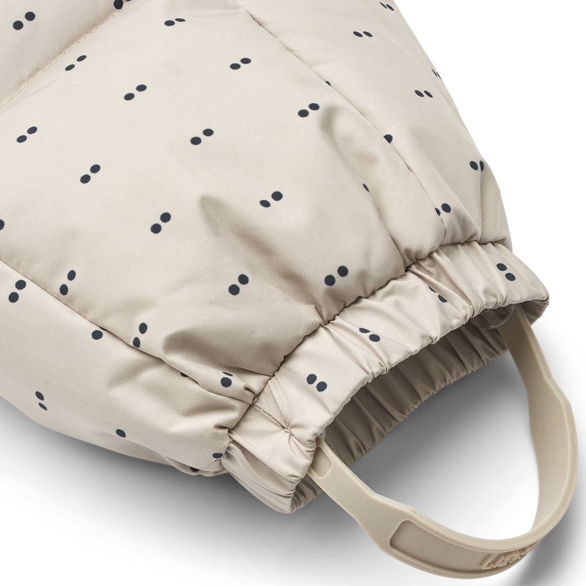 Jouw allerkleinste is klaar voor wintersport met dit te schattige sylvie baby skipak check in de kleur double dot/silver lining. Dit mooie skipak houdt je kindje lekker warm en droog. En natuurlijk ziet te kindje er ook mega schattig uit in dit baby skipak! VanZus