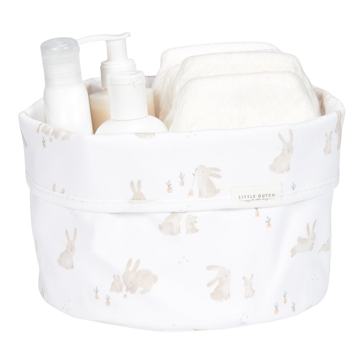 Een georganiseerde commode met het ronde commodemandje uit de collectie Baby Bunny van het merk Little Dutch. Afmeting 21x18x3 cm, kleur wit met lieve print van konijntjes. VanZus