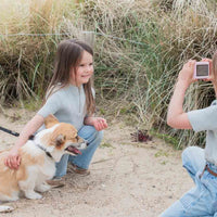 Is jouw kindje een echte creatieveling? Dan zal hij of zij zeker blij worden van deze urban zoo camera in unicorn van The Zoofamily. Met deze superschattige kindercamera kan je kleintje professionele foto's en video's maken. Het is de leukste kindvriendelijke camera die er is! VanZus