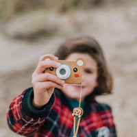 Is jouw kindje een echte creatieveling? Dan zal hij of zij zeker blij worden van deze zoo friends camera in bear van The Zoofamily. Met deze superschattige kindercamera kan je kleintje professionele foto's en video's maken. Het is de leukste kindvriendelijke camera die er is! VanZus