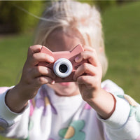 Is jouw kindje een echte creatieveling? Dan zal hij of zij zeker blij worden van deze zoo friends camera in cat van The Zoofamily. Met deze superschattige kindercamera kan je kleintje professionele foto's en video's maken. Het is de leukste kindvriendelijke camera die er is! VanZus