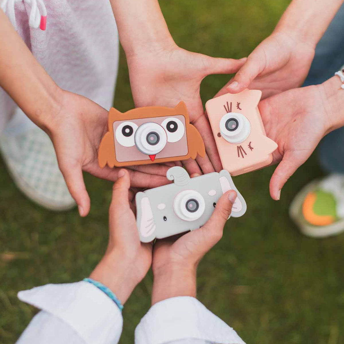 Is jouw kindje een echte creatieveling? Dan zal hij of zij zeker blij worden van deze zoo friends camera in cat van The Zoofamily. Met deze superschattige kindercamera kan je kleintje professionele foto's en video's maken. Het is de leukste kindvriendelijke camera die er is! VanZus