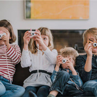 Is jouw kindje een echte creatieveling? Dan zal hij of zij zeker blij worden van deze zoo friends camera in giraffe van The Zoofamily. Met deze superschattige kindercamera kan je kleintje professionele foto's en video's maken. Het is de leukste kindvriendelijke camera die er is! VanZus