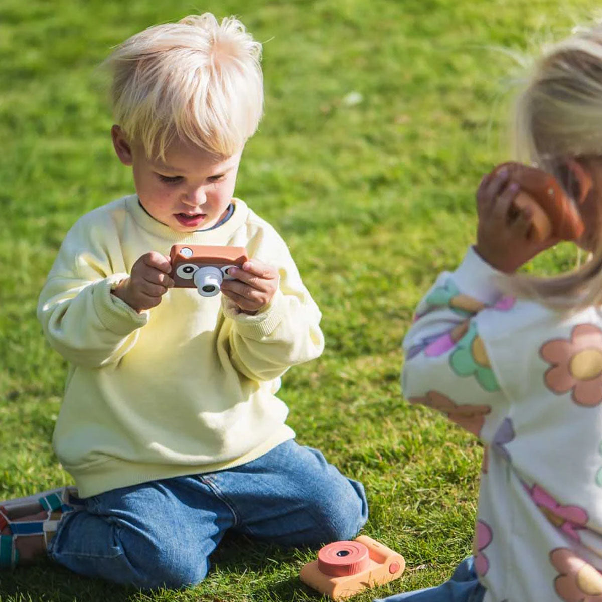 Is jouw kindje een echte creatieveling? Dan zal hij of zij zeker blij worden van deze zoo friends camera in owl van The Zoofamily. Met deze superschattige kindercamera kan je kleintje professionele foto's en video's maken. Het is de leukste kindvriendelijke camera die er is! VanZus