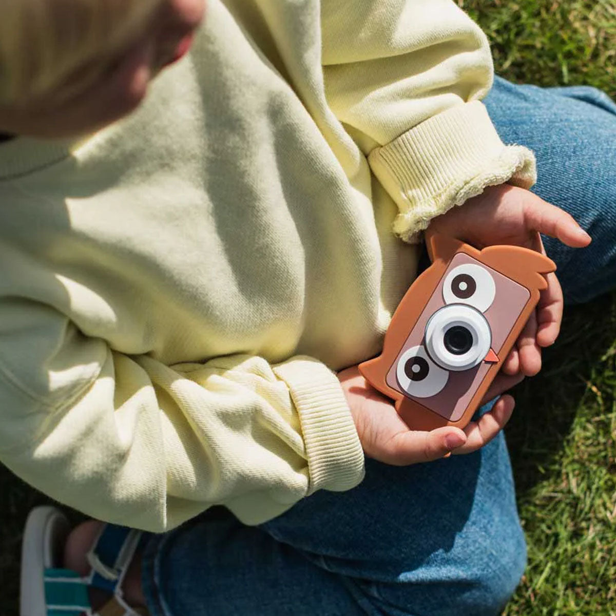 Is jouw kindje een echte creatieveling? Dan zal hij of zij zeker blij worden van deze zoo friends camera in owl van The Zoofamily. Met deze superschattige kindercamera kan je kleintje professionele foto's en video's maken. Het is de leukste kindvriendelijke camera die er is! VanZus