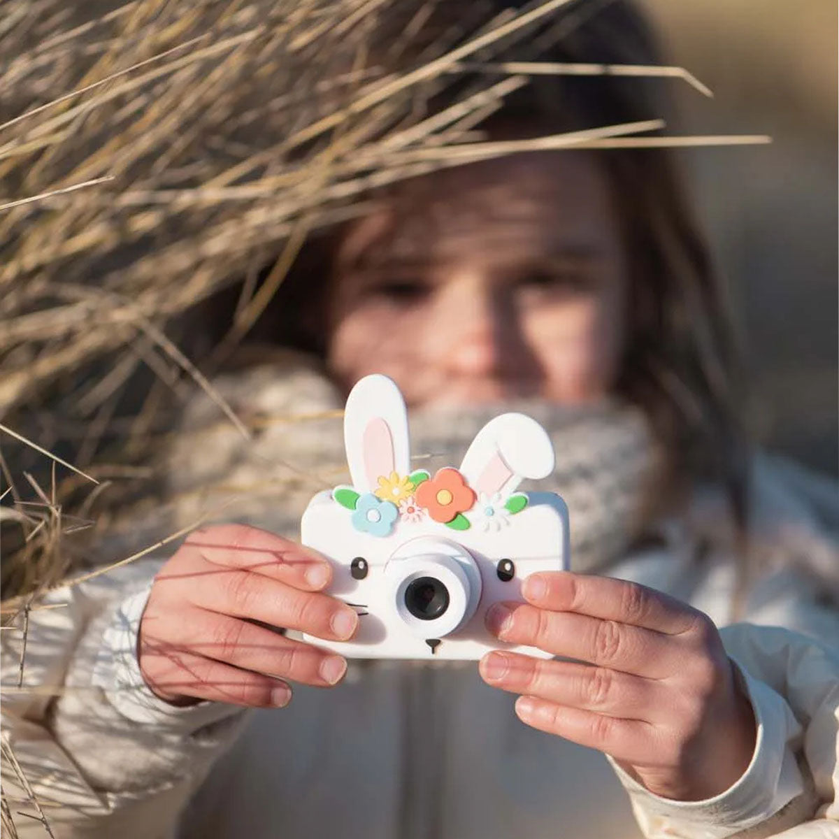 Is jouw kindje een echte creatieveling? Dan zal hij of zij zeker blij worden van deze zoo friends camera in rabbit flower van The Zoofamily. Met deze superschattige kindercamera kan je kleintje professionele foto's en video's maken. Het is de leukste kindvriendelijke camera die er is! VanZus