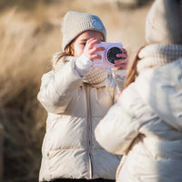 Is jouw kindje gek op het maken van foto's? Dan is deze zoo print camera in unicorn van het merk The Zoofamily een absolute must have! Met deze coole camera kan je kleintje foto's maken die direct worden uitgeprint. VanZus