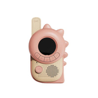 Zorg voor uren speelplezier bij je kindje met deze geweldige zoo walkie talkie dino pink x dino green set van het merk The Zoofamily! Deze schattige walkietalkie hebben een dino design en dagen de verbeelding en creativiteit van je kind uit. VanZus