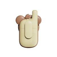 Zorg voor uren speelplezier bij je kindje met deze geweldige zoo walkie talkie rabbit x bear set van het merk The Zoofamily! Deze schattige walkietalkie hebben een konijnen en beertjes design en dagen de verbeelding en creativiteit van je kind uit. VanZus