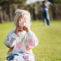 Zorg voor uren speelplezier bij je kindje met deze geweldige zoo walkie talkie unicorn x unicorn set van het merk The Zoofamily! Deze schattige walkietalkie hebben een eenhoorn design en dagen de verbeelding en creativiteit van je kind uit. VanZus