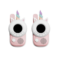 Zorg voor uren speelplezier bij je kindje met deze geweldige zoo walkie talkie unicorn x unicorn set van het merk The Zoofamily! Deze schattige walkietalkie hebben een eenhoorn design en dagen de verbeelding en creativiteit van je kind uit. VanZus