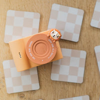 Is jouw kindje een echte creatieveling? Dan zal hij of zij zeker blij worden van deze urban zoo camera in lion van The Zoofamily. Met deze superschattige kindercamera kan je kleintje professionele foto's en video's maken. Het is de leukste kindvriendelijke camera die er is! VanZus