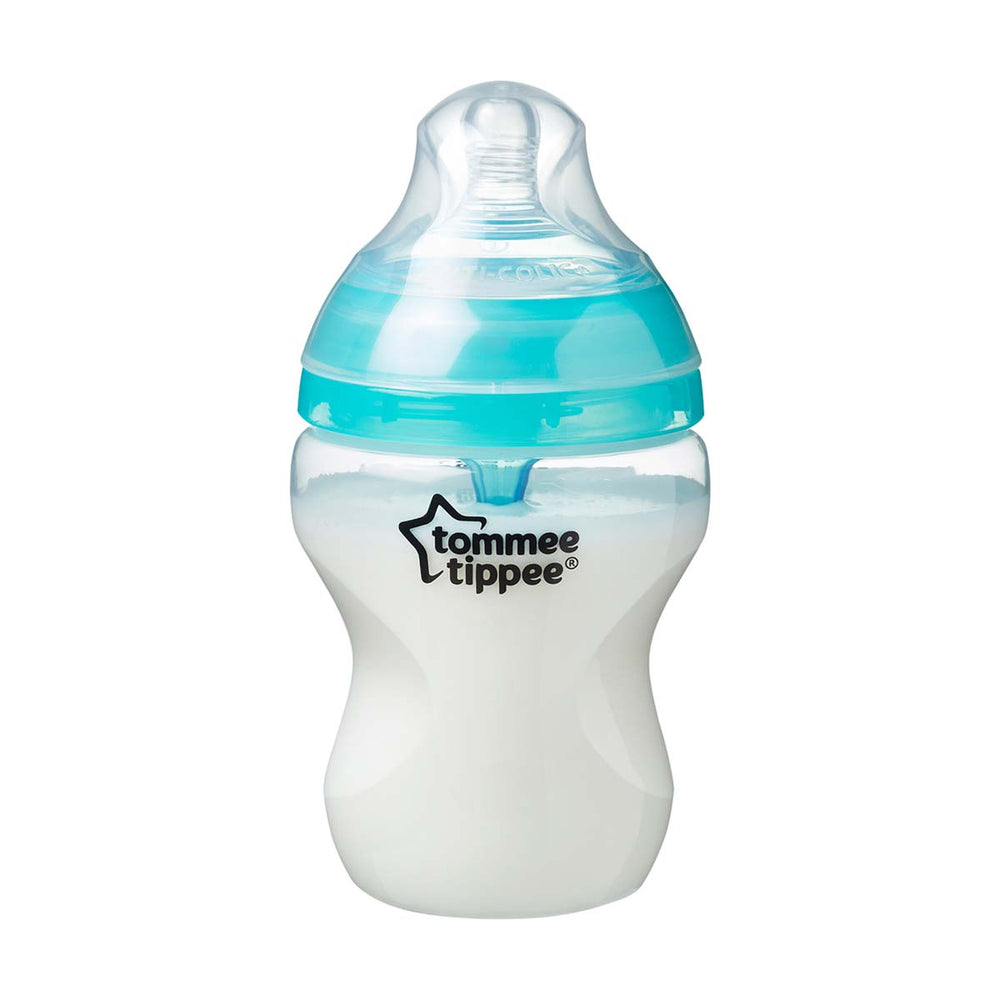 De Tommee Tippee babyfles blue advanced 260 ml uit de closer to nature lijn, is een fles voor baby's vanaf de geboorte. De flesspeen bootst de borst, incl anti-koliek ventiel. Inhoud: 260 ml. Kleur: blauw. Vanaf 0+. VanZus.