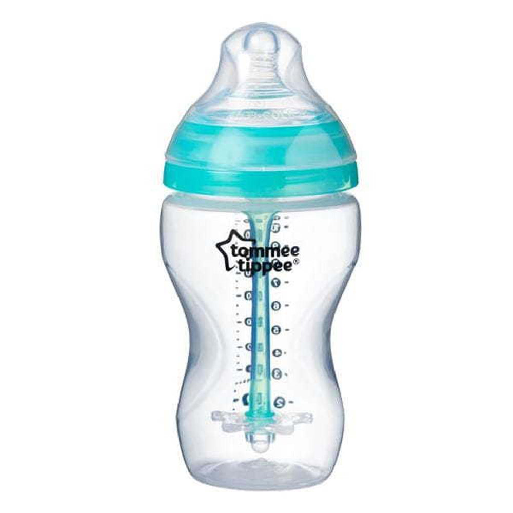 De Tommee Tippee babyfles blue advanced 340 ml uit de closer to nature lijn is een fles voor baby's vanaf 3 maanden. De fles heeft een anti-koliek ventiel en de flesspeen bootst de borst na. Inhoud: 340 ml. Blauw. VanZus.