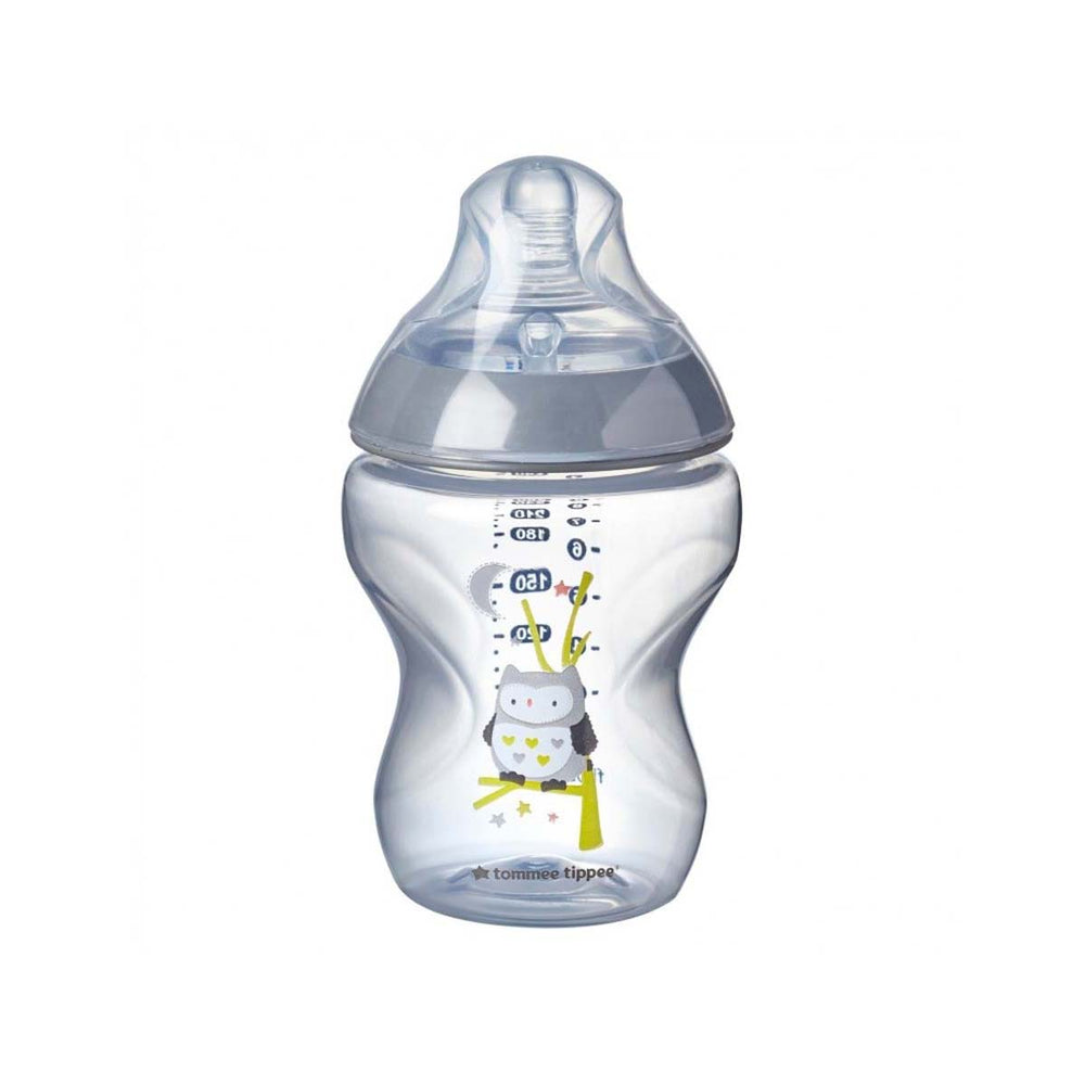 De Tommee Tippee babyfles owl 260 ml 2 stuks uit de closer to nature lijn, zijn flessen voor baby's vanaf de geboorte. De flesspeen bootst de borst na. Met anti-koliek ventiel. Inhoud: 2x 260 ml. Met uilenprint. VanZus.