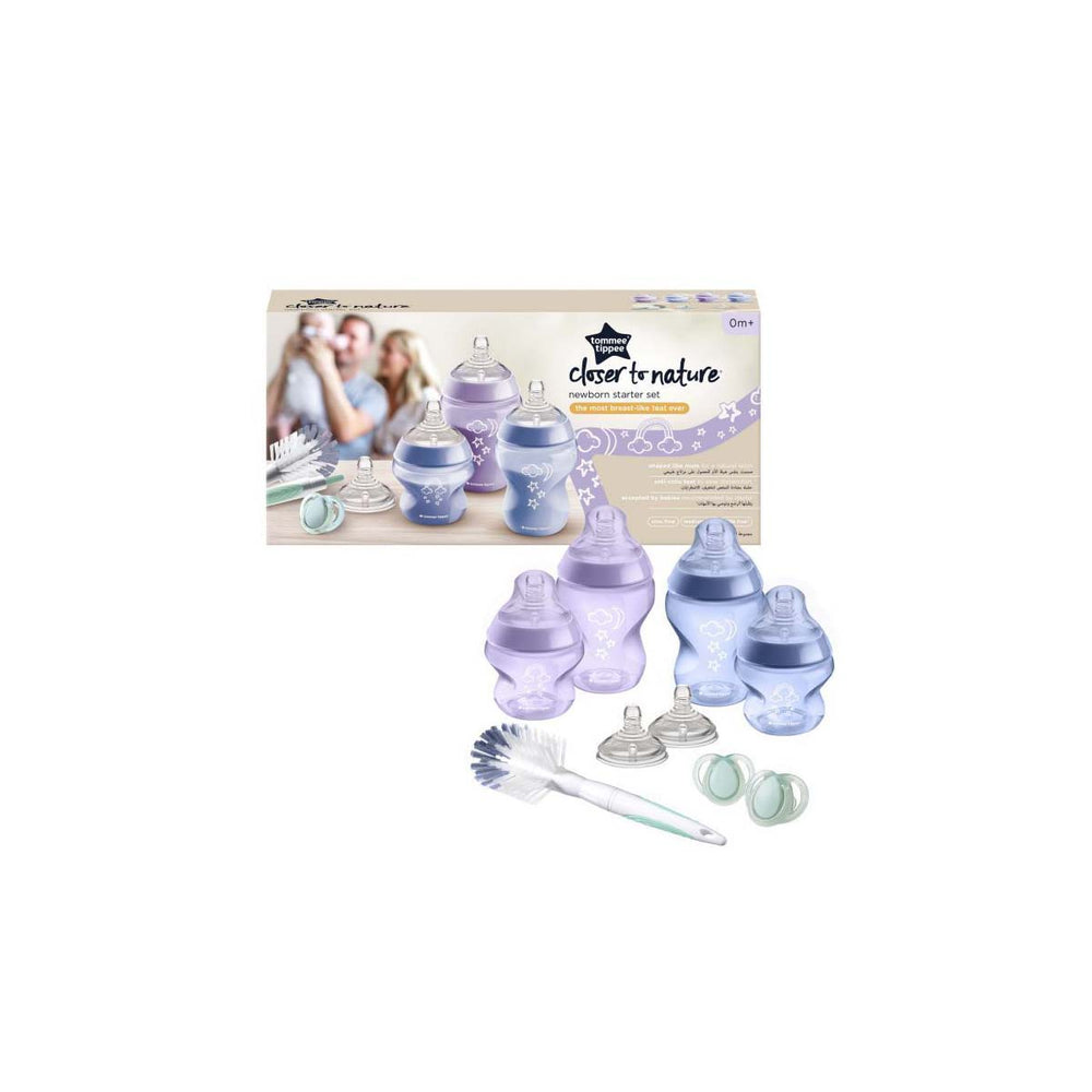 De Tommee Tippee newborn startersset pink uit de closer to nature lijn bevat verschillende maten flesjes en fopspenen voor baby's vanaf de geboorte. Met closer to nature speen, easi-vent ventiel en flessenborstel. VanZus.