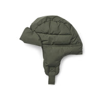 Houd het koppie van je kind lekker warm met deze stoere tori puffer muts in de kleur hunter green van het merk Liewood. Deze toffe muts is ideaal voor koude winterdagen en zorgt voor een stoere look! VanZus