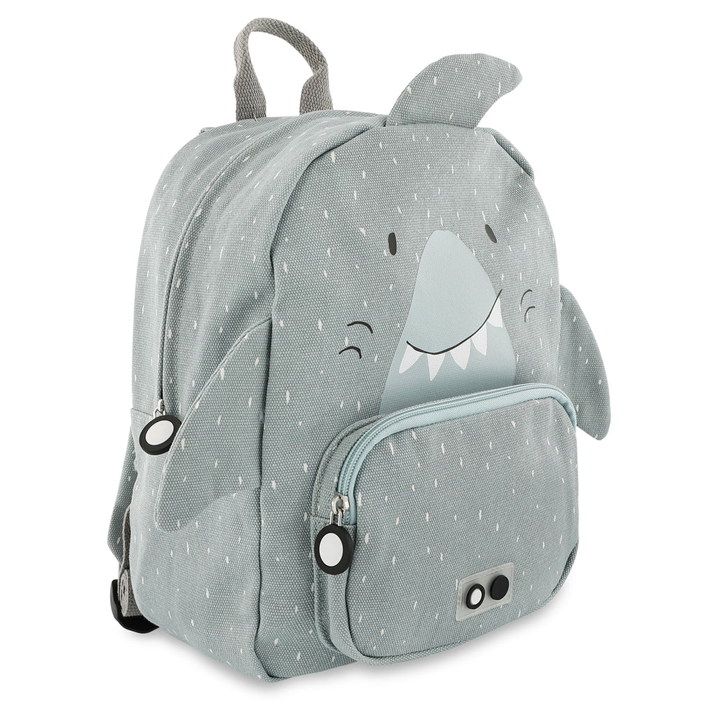 Met de Trixie Mr. Shark rugzak medium is je kleintje klaar voor elk avontuur! De eerste schooldag of een leuke activiteit: in deze schooltas kan je al jouw spulletjes kwijt. VanZus.