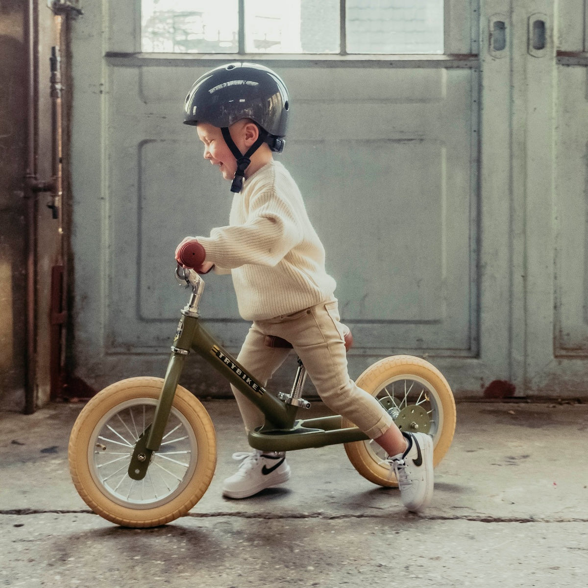 Bicicleta sin pedales Trybike acero verde mate