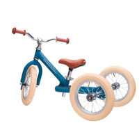 Ontdek de Trybike steel 2-in-1 driewieler in de kleur mat blue van het merk Trybike. De perfecte loopfiets voor kleine avonturiers! Deze prachtige 2-in-1 loopfiets is niet alleen stijlvol, maar ook ontzettend praktisch. VanZus