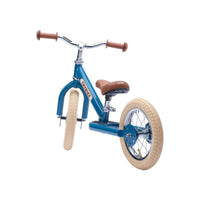 Bestel de Trybike steel 2-in-1 driewieler in de kleur vintage blue en laat je kindje het plezier van fietsen ontdekken! Eenvoudig om te bouwen van een loopfiets naar een echte fiets. Duurzaam en veilig. VanZus