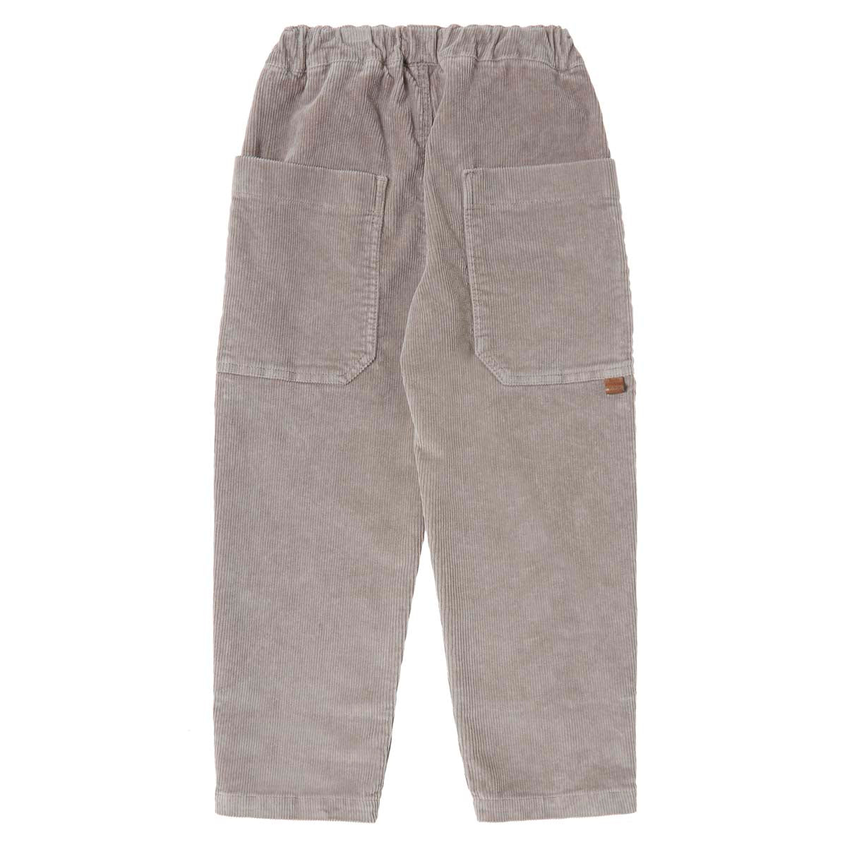 De Tocoto Vintage straight corduroy broek in de kleur marron is een must-have voor stijlvolle kids. Stoere uitstraling met handige zakken en elastische tailleband. Comfortabel en hip! In de maten 98-140. VanZus