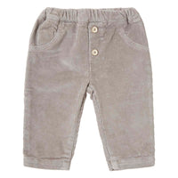 De Tocoto Vintage baby broek corduroy in de kleur marron is een must-have voor elke stijlvolle baby. Gemaakt van corduroy met stoere details.  Comfortabel en hip! In de maten 68-92. VanZus