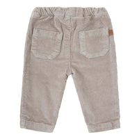 De Tocoto Vintage baby broek corduroy in de kleur marron is een must-have voor elke stijlvolle baby. Gemaakt van corduroy met stoere details.  Comfortabel en hip! In de maten 68-92. VanZus