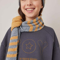 Houd je kindje warm én stijlvol met de gebreide beanie muts stripes mostaza van Tocoto Vintage. Zachte stof, vrolijke strepen, verkrijgbaar in maten S en M. Perfect voor winterse avonturen! VanZus