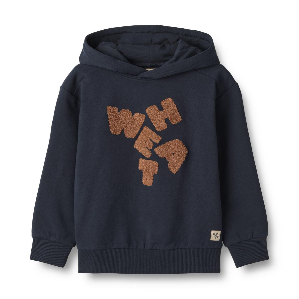 Steel de show met het stoere sweatshirt bertram in de kleur navy van Wheat!  Deze heerlijke hoodie van organisch katoen heeft een casual fit, waardoor het shirt heerlijk comfortabel is voor je kind! De voering van jersey maakt het shirt heerlijk zacht om te dragen.    