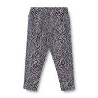 Deze comfy ejsa jersey broek van Wheat in de kleur blue flowers is perfect voor zowel relaxen als dagelijkse activiteiten. VanZus