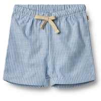 De Wheat milton shorts in de kleur blue stripe is de perfecte korte broek voor je kleine baby. Het shortje is gemaakt van heerlijk zacht geweven biologisch katoen en is daardoor erg comfortabel voor je kleintje. VanZus.