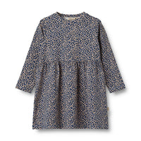 De schattige jurk sessa jersey in de kleur blue flowers van Wheat is een heerlijke jurk voor je kind! VanZus