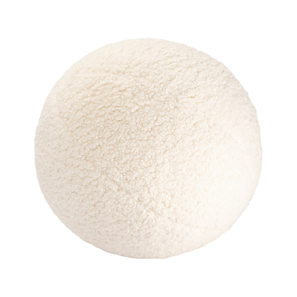 Het Wigiwama ball kussen cream white is de perfecte toevoeging aan een chill hoekje, speelkamer of zelfs de woonkamer. Dit mooie kussen heeft de vorm van een bal. Je kunt er dus lekker mee relaxen of mee spelen. VanZus.