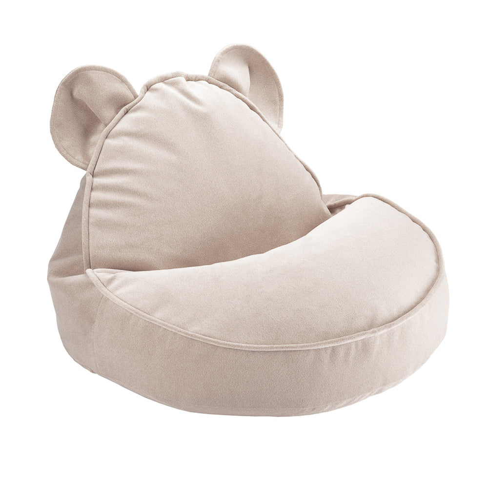 De Wigiwama beanbag bear dusty beige is de perfecte plek voor jouw kindje om even lekker te relaxen. Deze zitzak zit heerlijk zacht en ziet er ook nog eens super schattig uit want hij heeft twee grote beren oren. VanZus.