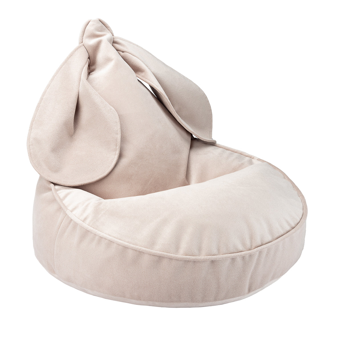 De Wigiwama beanbag bunny dusty beige is de perfecte plek voor jouw kindje om even lekker te relaxen. Deze zitzak zit heerlijk zacht en ziet er ook super schattig uit want hij heeft 2 grote konijnen oren. VanZus.