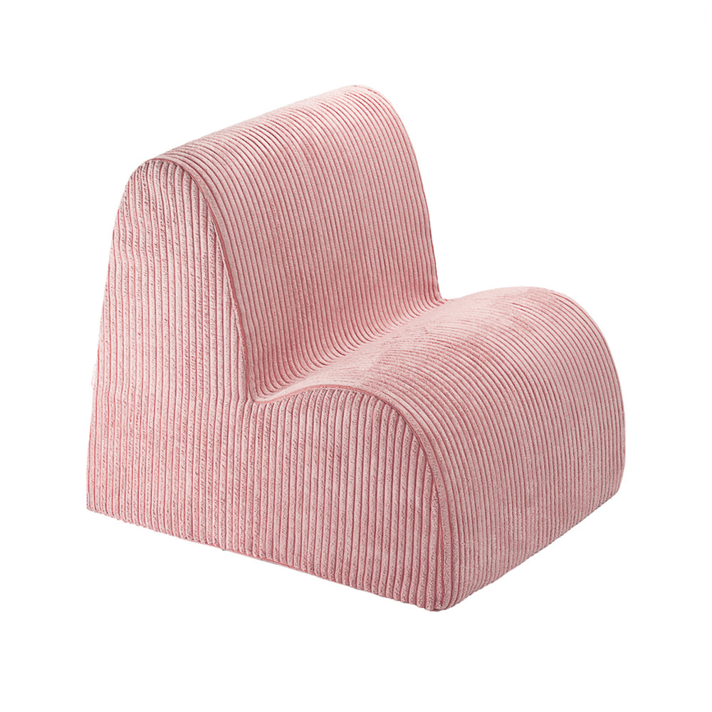 Ooh, de Wigiwama cloud stoel pink mousse is toch een geweldige relax stoel voor jouw kindje?! Deze stoel lijkt op een pluizige wolk en is dus super uitnodigend voor kinderen om op te gaan zitten. VanZus.