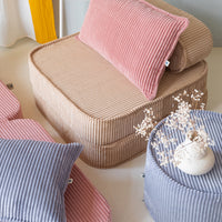 Het Wigiwama bolster kussen pink mousse is de perfecte toevoeging aan elke slaapkamer of misschien zelfs de woonkamer. Het kussen is heerlijk zacht en is gemaakt van een mooie corduroy rib stof. Dit geeft het kussen een luxe uitstraling. VanZus