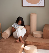 De Wigiwama settee bank toffee is de perfecte toevoeging aan een speelkamer of slaapkamer voor je kindje. Deze dynamische bank bestaat uit losse onderdelen dus je kunt er van alles mee doen. VanZus.