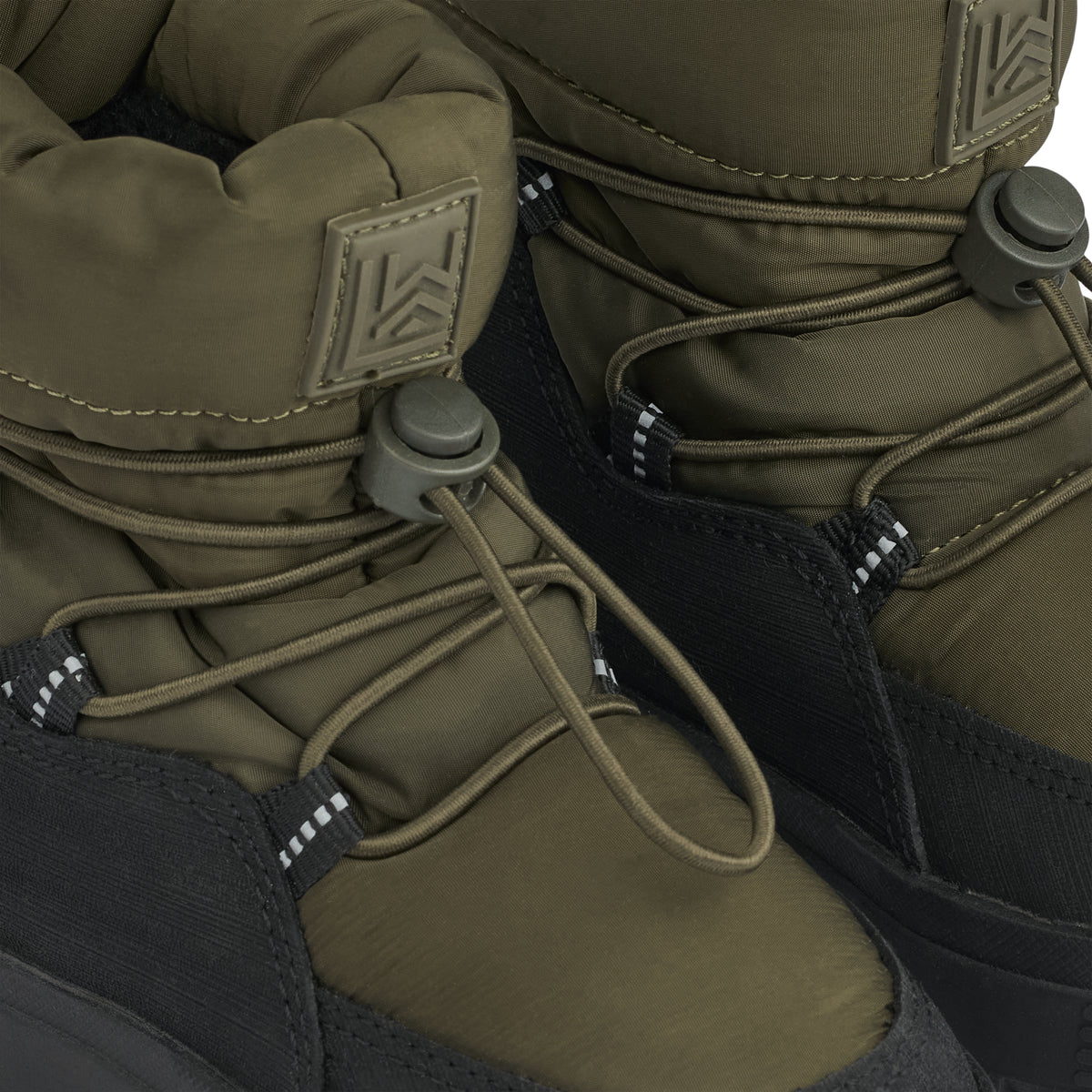 Het vinden van mooie en hippe snowboots is een uitdaging. Maar gelukkig heb je de zoey thermoboots in de kleur army brown gevonden! Deze prachtige warme laarzen zijn perfect voor koude dagen of op wintersport. VanZus