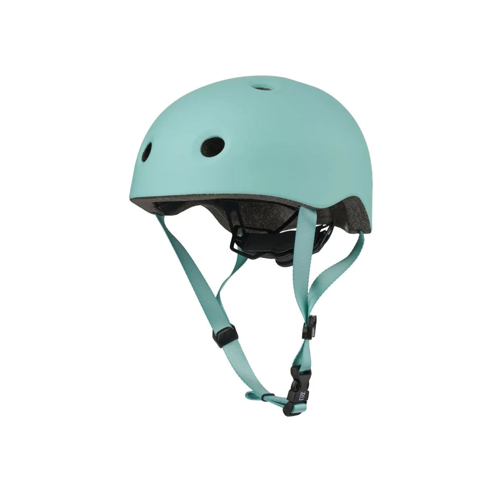 Veiligheid en stijl gaan hand in hand met deze toffe fietshelm in de kleur ice blue van het merk Liewood. Deze helm is ontworpen om niet alleen bescherming te bieden tijdens avontuurlijke fietstochten, maar ook om er stijlvol uit te zien tijdens het fietsen! VanZus