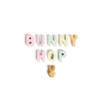 Voor creatieve kindjes: stoepkrijt bunny hop van TWEE. Een set van 8 gekleurde letters en één goudkleurig konijntje. Biologisch afbreekbaar, herbruikbaar en niet toxisch en plasticvrij. VanZus