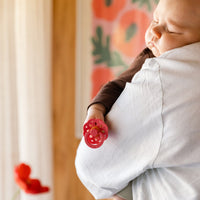 Geïnspireerd door de boho stijl: de 2-pack boheme spenen van BIBS in de variant dusty pink/coral. De fopspeen is rond, bevordert de zuigtechniek, 100% latex en vrij van BPA en ftalaten. In diverse kleuren. VanZus