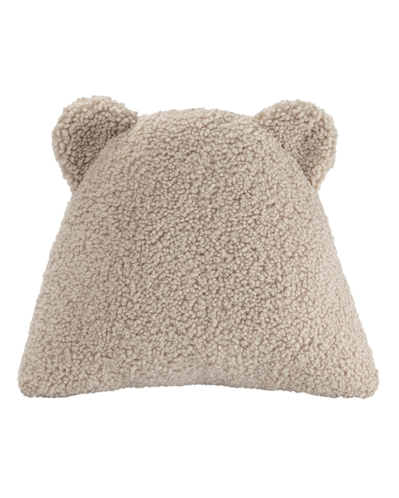 Het Wigiwama bear kussen biscuit is het perfecte accessoire voor op de kamer van je kindje. Dit kussen is niet alleen heerlijk zacht maar ziet er ook super leuk uit. Het kussen heeft namelijk twee oortjes en lijkt daardoor net op een berenkopje. VanZus