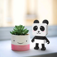 Breng je muziek tot leven met de MOB dancing animal speaker in de variant panda. Compact, draagbaar en dansend op de muziek, met krachtig geluid en bluetooth. Perfect als cadeau! VanZus