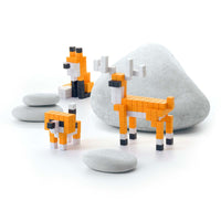 Met de PIXIO Orange Animals kun je je creativiteit helemaal kwijt. Met deze magnetische blokken kun je 3D pixel kunstwerken maken. In de set vind je 162 magnetische blokken in 3 verschillende kleuren. In de app word je stap voor stap meegenomen om de mooiste creaties te maken met dit toffe magneetspeelgoed! VanZus.