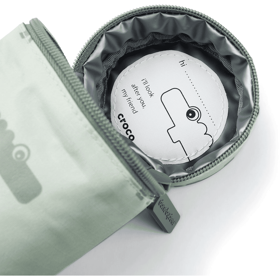 De Done by Deer flessentas insulated croco green is het perfecte accessoire voor onderweg. Met deze handige koeltas zorg je ervoor dat het drinken van jouw kindje warm of juist koud blijft. VanZus.