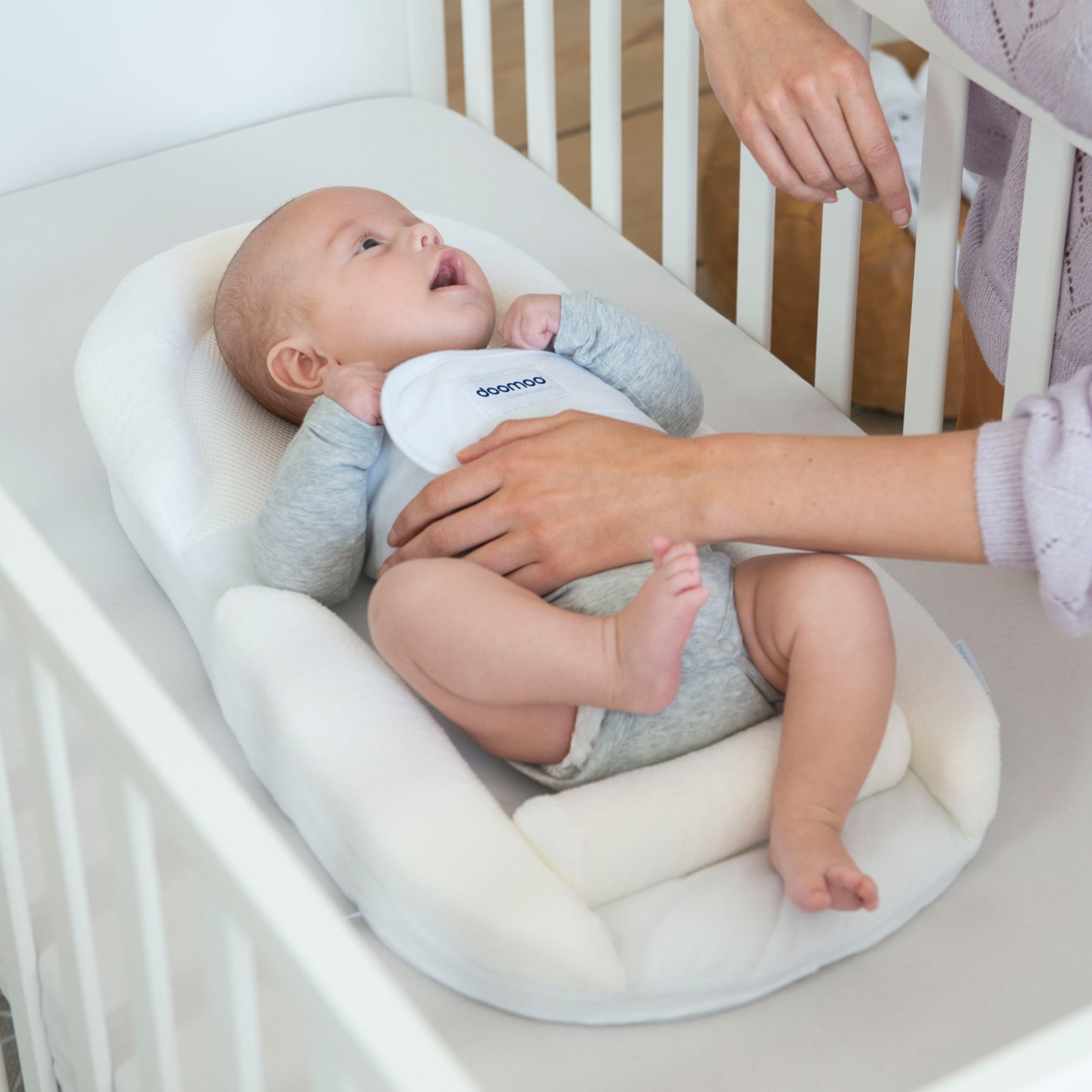 Het Doomoo Supreme Sleep Plus babynestje zorgt ervoor dat je baby heerlijk comfortabel en veilig kan slapen. Dit ergonomische slaapnestje laat je kindje in de best mogelijke positie liggen. VanZus.